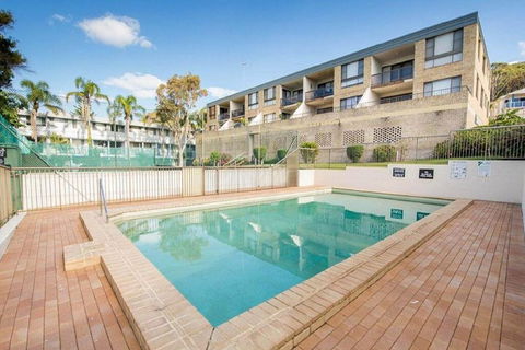 14 'THE DUNES', 38 MARINE DR - LARGE UNIT WITH POOL, TENNIS COURT AND DIRECTLY ACROSS FROM FINGAL - Kingaroy Accommodation 3