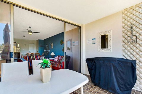 14 'THE DUNES', 38 MARINE DR - LARGE UNIT WITH POOL, TENNIS COURT AND DIRECTLY ACROSS FROM FINGAL - Kingaroy Accommodation 1