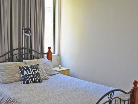 15 'Harbourside' 3-7 Soldiers Point Road - Right On The Waterfront - Kingaroy Accommodation 2