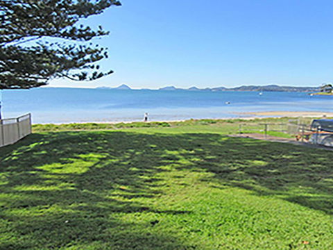 15 'Kanangra', 39 Soldiers Point Road - Fantastic Unit Right On The Water - Kingaroy Accommodation 0