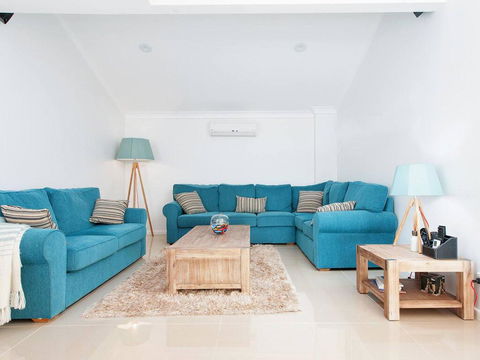 15 'The Moorings', 4 Cromarty Road - Stunning With Water Views & Pool - Kingaroy Accommodation 2