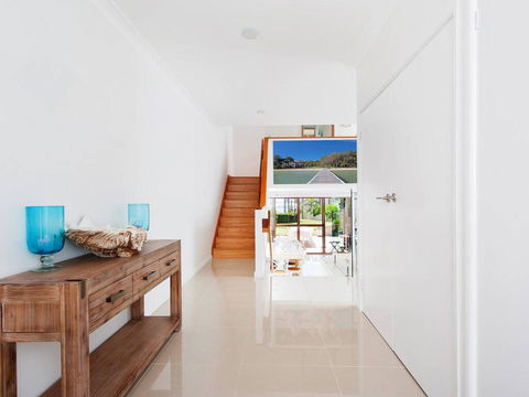 15 'The Moorings', 4 Cromarty Road - Stunning With Water Views & Pool - Kingaroy Accommodation 1