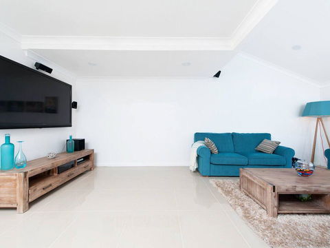 15 'The Moorings', 4 Cromarty Road - Stunning With Water Views & Pool - Kingaroy Accommodation 3