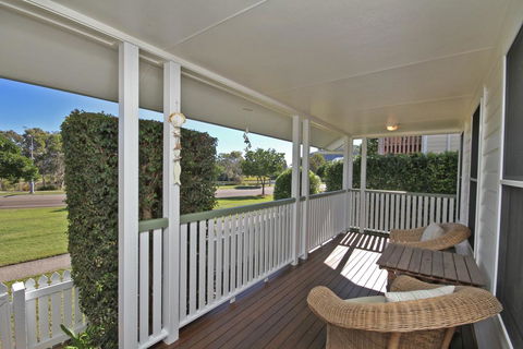 16 Beachway Pde, Marcoola: Linen Incl, WiFi, Pet Friendly, A/Cond. 500 BOND - Kingaroy Accommodation 0