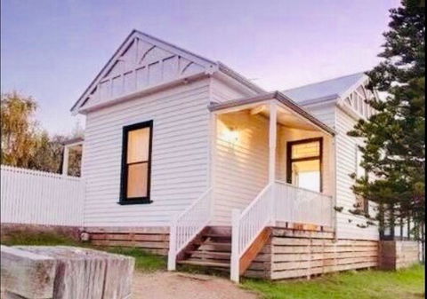 1880s Kananook Boutique Historic Luxury Apartment FSC Private Villa Bairnsdale - Kingaroy Accommodation 1