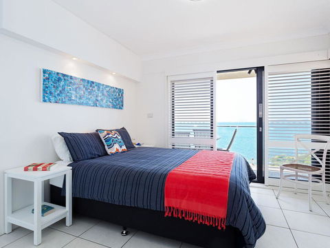 2 'Lanimer' 14 Mitchell Street - Beautiful Waterfront Property With Spectacular Views - Kingaroy Accommodation 1