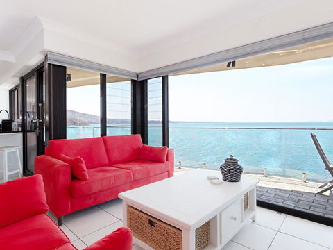2 'Lanimer' 14 Mitchell Street - Beautiful Waterfront Property With Spectacular Views - Kingaroy Accommodation 0