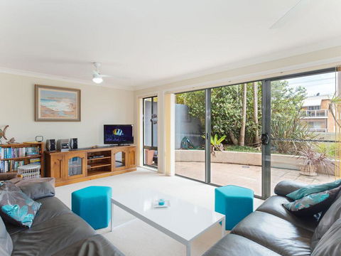 2 'Peninsula Waters' - Three Bedroom Unit With Spacious Private Courtyard & WIFI - Kingaroy Accommodation 3