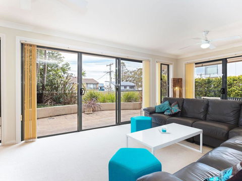 2 'Peninsula Waters' - Three Bedroom Unit With Spacious Private Courtyard & WIFI - Kingaroy Accommodation 2