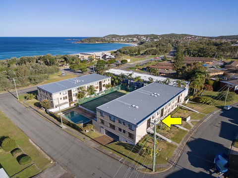 2 'The Dunes', 38 Marine Drive - Pool, Tennis Court And So Close To The Beach - Kingaroy Accommodation 0