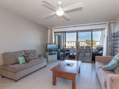 2 'The Dunes', 38 Marine Drive - Pool, Tennis Court And So Close To The Beach - Kingaroy Accommodation 2