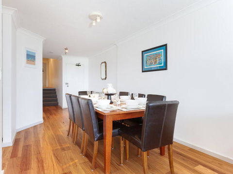 2 'The Pelicans' 53 Soldiers Point Road - Ground Floor Unit On The Waterfront - Kingaroy Accommodation 3