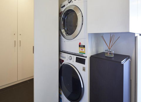 2 Bdrm 2 Bthrm Apt With Balcony Views Pool And Gym - Kingaroy Accommodation 3
