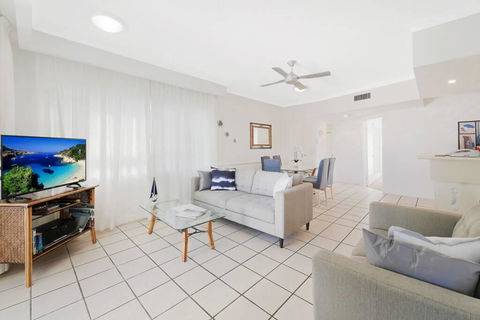 2 Bedroom Alex Unit - Ocean, Pool And Park Views - Kingaroy Accommodation 2