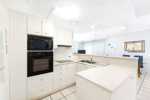 2 Bedroom Alex Unit - Ocean, Pool And Park Views - Kingaroy Accommodation 1