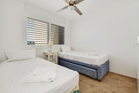 2 Bedroom Top Floor Unit - Ocean Views And Pool - Kingaroy Accommodation 1