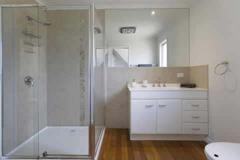 2 Marma Retreat With Jacuzzi, Heated Pool, Pet Friendly, Foxtel - Kingaroy Accommodation 2
