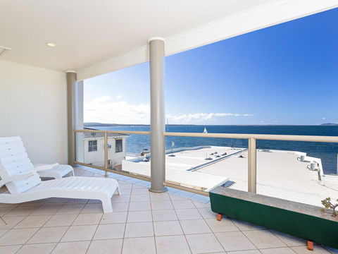 2/141A Soldiers Point Road - Large Waterfront Duplex Across From The Bowling Club - Kingaroy Accommodation 0