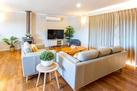 23 Martin Street - Kingaroy Accommodation 3