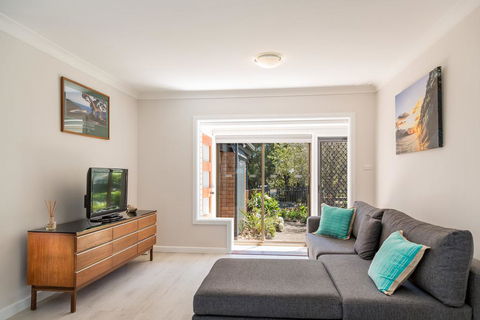 235 Mitchell Parade, Mollymook - Kingaroy Accommodation 0