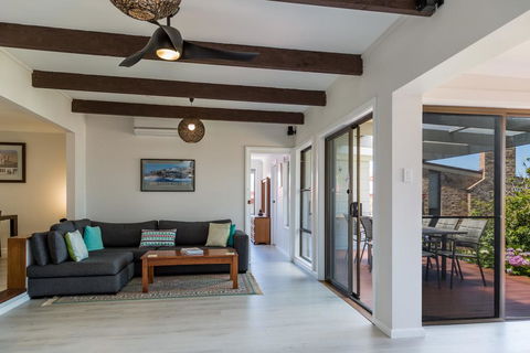 235 Mitchell Parade, Mollymook - Kingaroy Accommodation 1