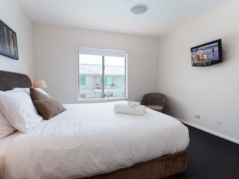 245 'Pacific Blue', 265 Sandy Point Rd - Air Conditioned Unit With Resort Facilities And Linen Supplied - Kingaroy Accommodation 2