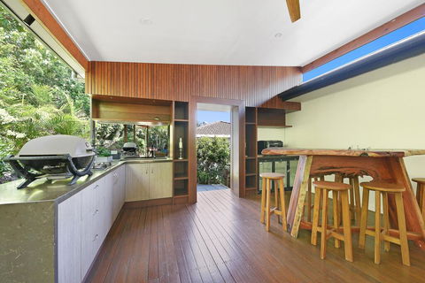 250 David Low Way, Peregian Beach - Kingaroy Accommodation 0
