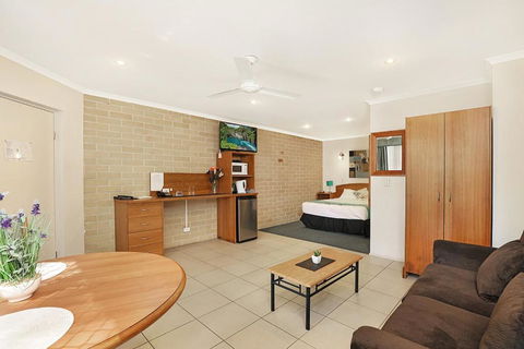Caboolture Riverlakes Boutique Motel - Kingaroy Accommodation 3