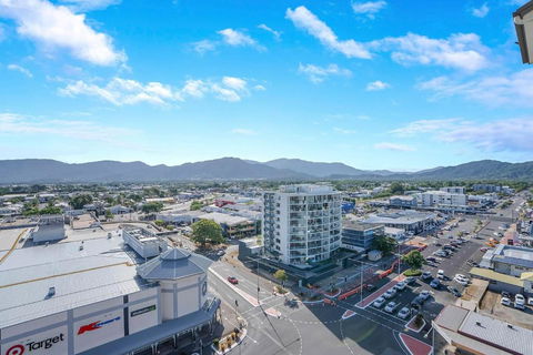 Cairns Central Getaway - A Sleek City Studio - Kingaroy Accommodation 4