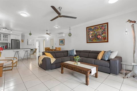 Cairns Esplanade Vacation In Stylish Watermark - Kingaroy Accommodation 1