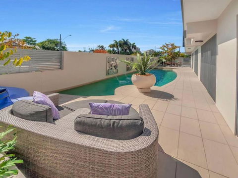 Cairns North 4-Bed With Outdoor Dining & Pool - Kingaroy Accommodation 4