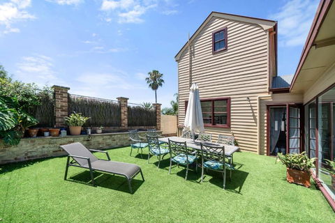 Charming House In Woolwich - Kingaroy Accommodation 0