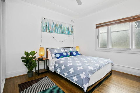 COOGEE BEACH HOUSE-100m To The Beach-courtyard-AC - Kingaroy Accommodation 4