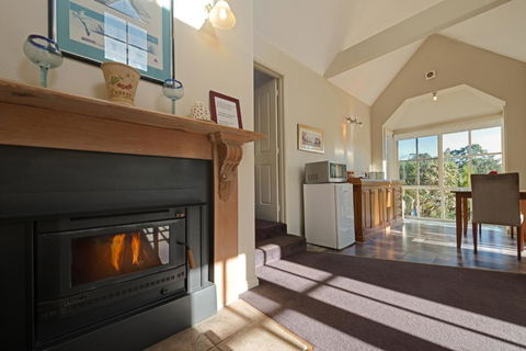 CRABTREE RIVERFRONT COTTAGES Beautiful Peaceful Location RELAX & ENJOY - Kingaroy Accommodation 1