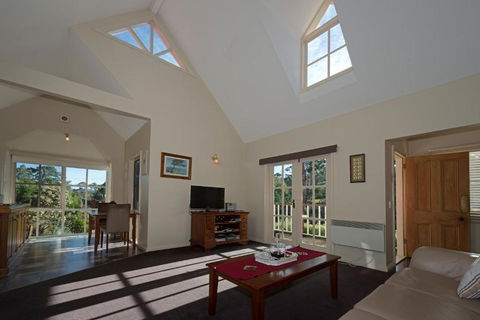 CRABTREE RIVERFRONT COTTAGES Beautiful Peaceful Location RELAX & ENJOY - Kingaroy Accommodation 2