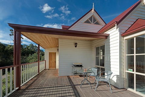 CRABTREE RIVERFRONT COTTAGES Beautiful Peaceful Location RELAX & ENJOY - Kingaroy Accommodation 3