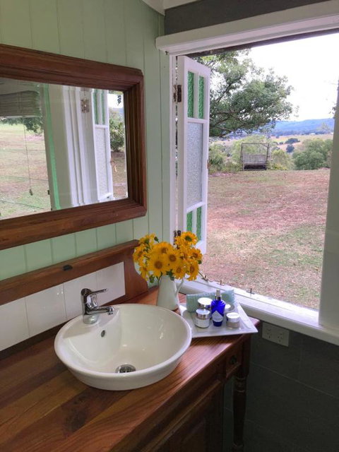 Dayboro - Blue Ridge Lavender Cottage - Kingaroy Accommodation 2