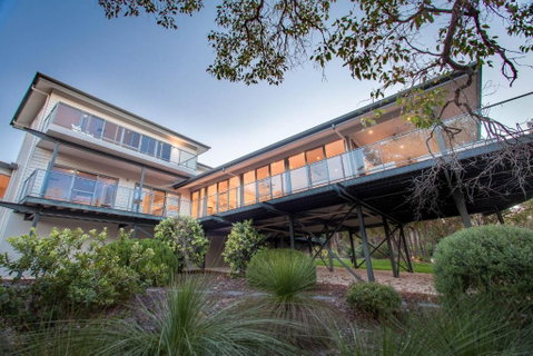Deck House I Private Properties - Kingaroy Accommodation 1