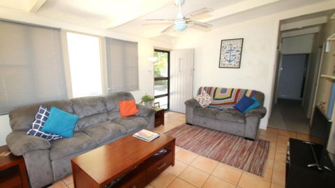 Delightful Beach House - Kingaroy Accommodation 3