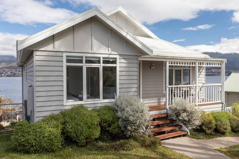 Derwent River Cottage - Tranquil Waterfront Living - Kingaroy Accommodation 0