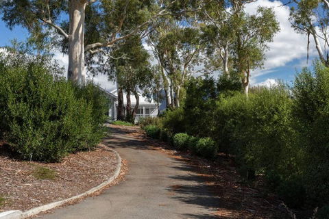 Derwent River Cottage - Tranquil Waterfront Living - Kingaroy Accommodation 1