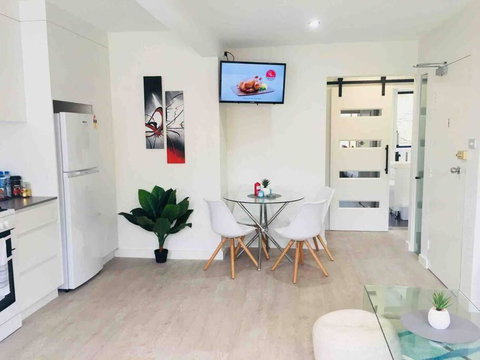 Dee Why 2 Bedroom Apartment - Kingaroy Accommodation 0