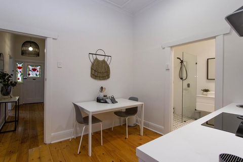 2BR Cottage With Parking Close To Adelaide CBD - Kingaroy Accommodation 2
