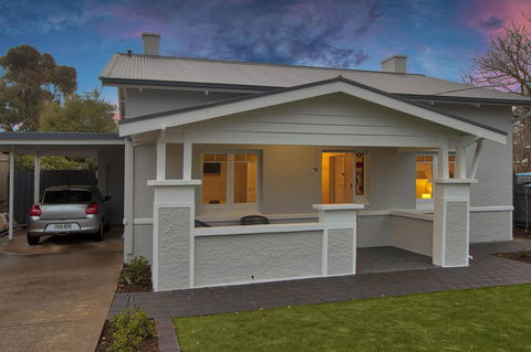 2BR Cottage With Parking Close To Adelaide CBD - Kingaroy Accommodation 0