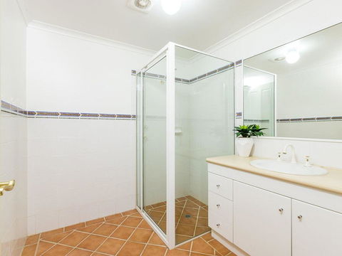 3 'Peninsula Waters', 2-4 Soldiers Point Rd - Beautiful Air Conditioned Unit With Pool, Lift & WIFI - Kingaroy Accommodation 2