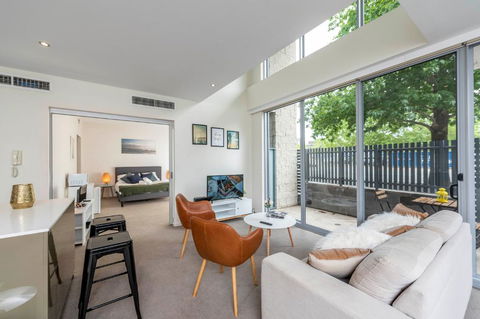 3 BDR Stylish City Retreat // Close To All And Everything In Canberra - Kingaroy Accommodation 2