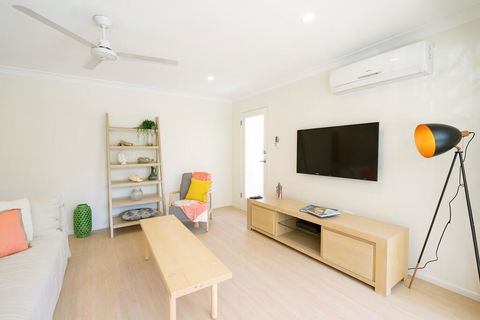 3 Bedroom Apartment Minutes From Main Beach - Kingaroy Accommodation 1