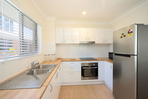 3 Bedroom Apartment Minutes From Main Beach - Kingaroy Accommodation 2