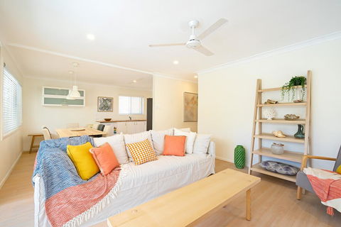 3 Bedroom Apartment Minutes From Main Beach - Kingaroy Accommodation 3