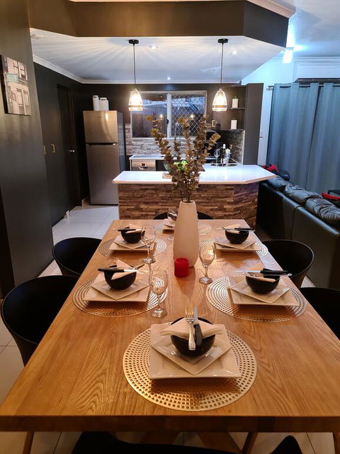 3 BEDROOM CITY ESCAPE - CHAMPAGNE STAYS Darwin - Kingaroy Accommodation 2